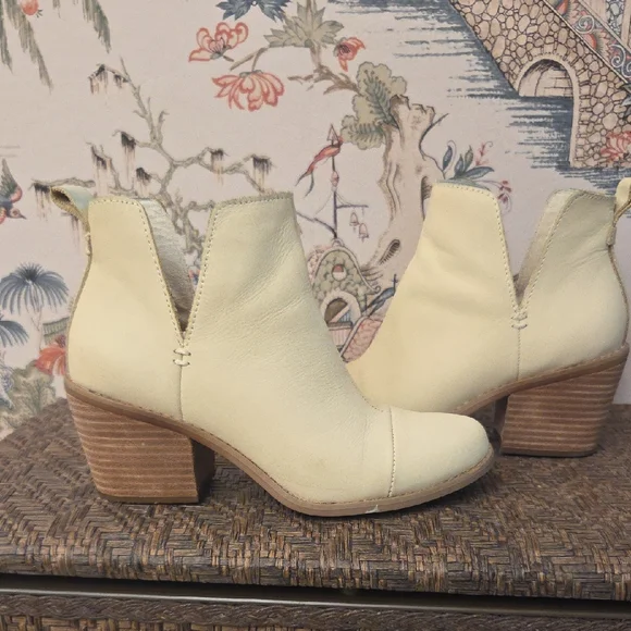 Toms Light Cream Ankle Booties - Picture 1 of 6